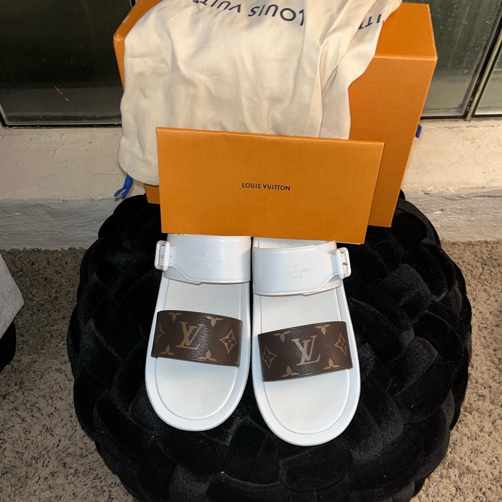 Louis Vuitton Sunbath Flat Mule Sandal. 💯 authentic. Excellent condition.
